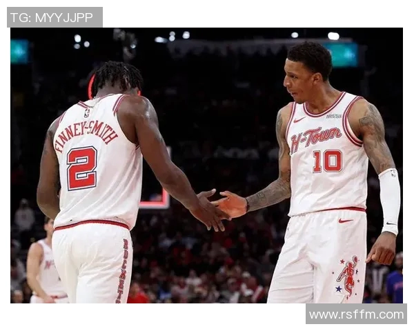 2017年火箭队与雄鹿队精彩对决录像回顾与分析